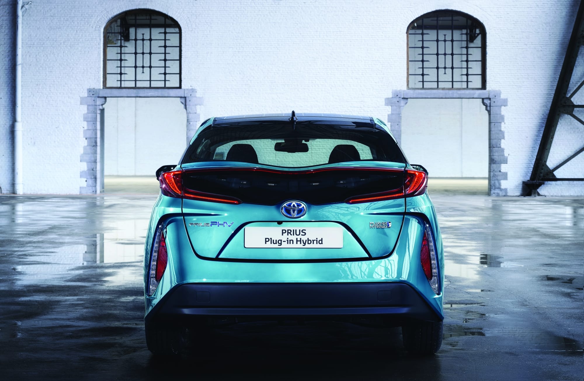 2016_prius_plugin_aqua_08